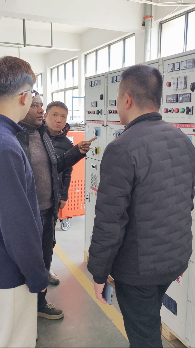 Gli esperti dell'EEU hanno visitato Kexun per il programma di 20 set di sottostazioni